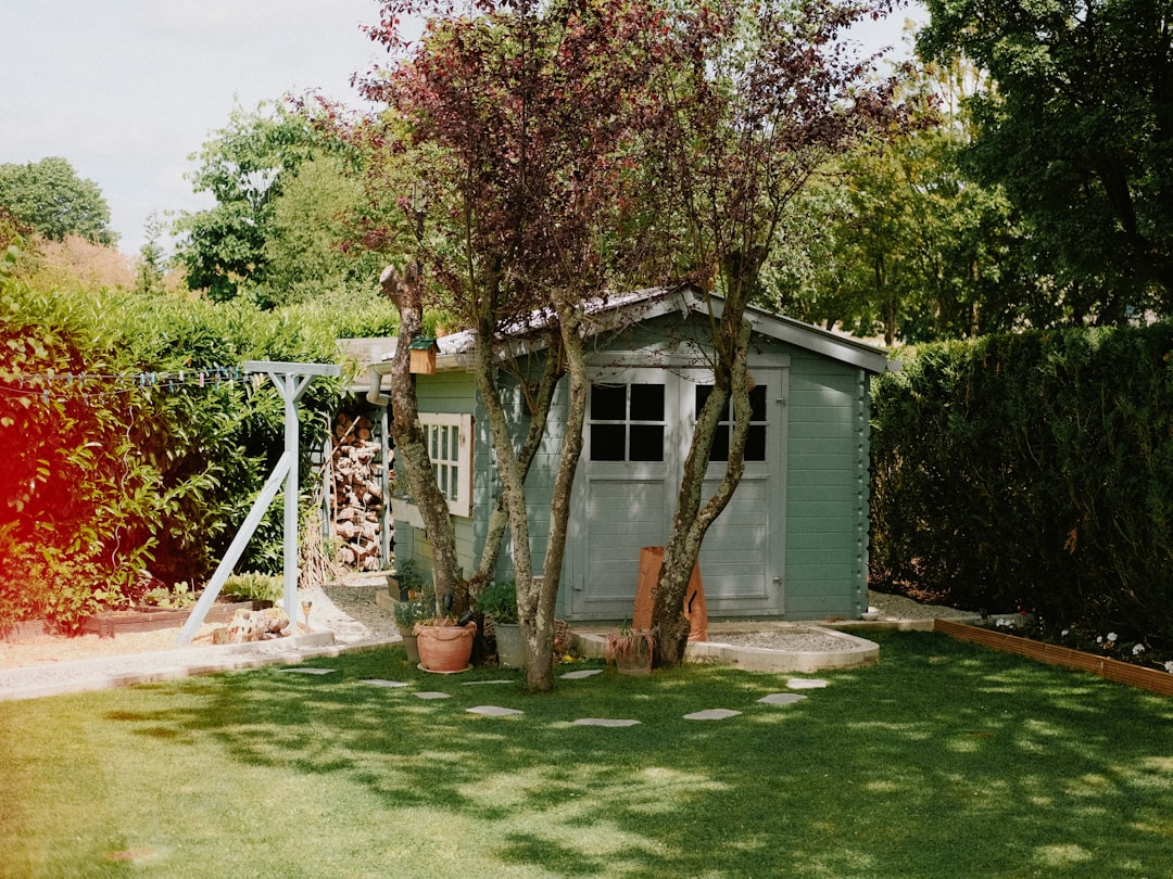 Studio de jardin : agrandir sans déménager, la vraie bonne idée ?